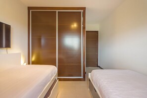 2 chambres, fer et planche à repasser, Wi-Fi gratuit, draps fournis