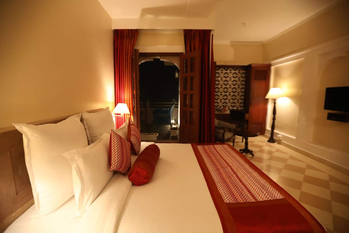 Deluxe Room, River View | 15 bilik tidur, peralatan tempat tidur hipoalergenik, busa memori