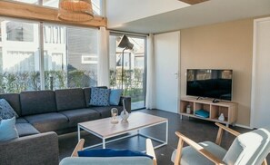 TV, stereo - Holiday home Zonnedorp 20, "Beach Kamp" (Renesse)