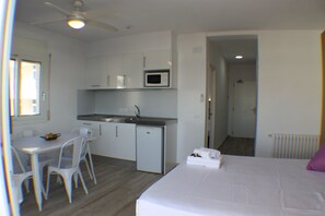 1 bedroom, Internet, bed sheets - Rescator Resort 121 - One Bedroom Apartment, Sleeps 4 (Roses)