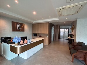 Reception - Patra Phrasing Boutique Hotel (Chiang Mai)