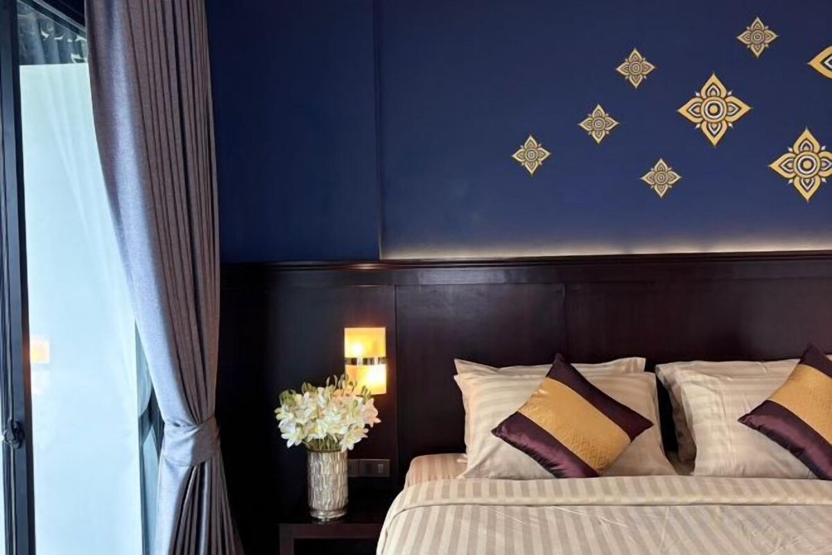 Desk, blackout curtains, free WiFi, bed sheets