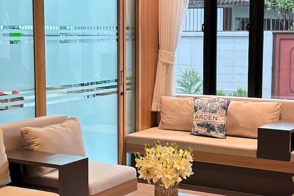 Televisi LCD 32-inci dengan saluran TV kabel dan TV