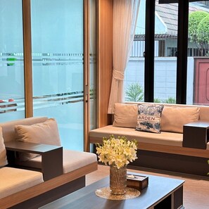 Téléviseur ACL de 32 po avec télévision par câble, téléviseur