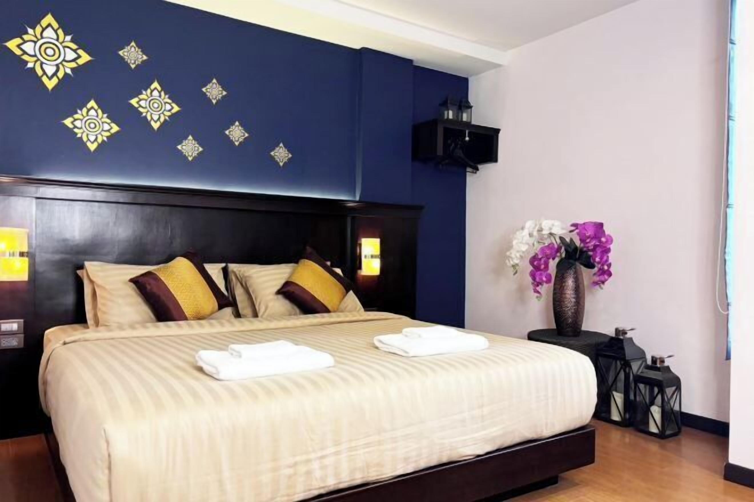 Desk, blackout curtains, free WiFi, bed sheets