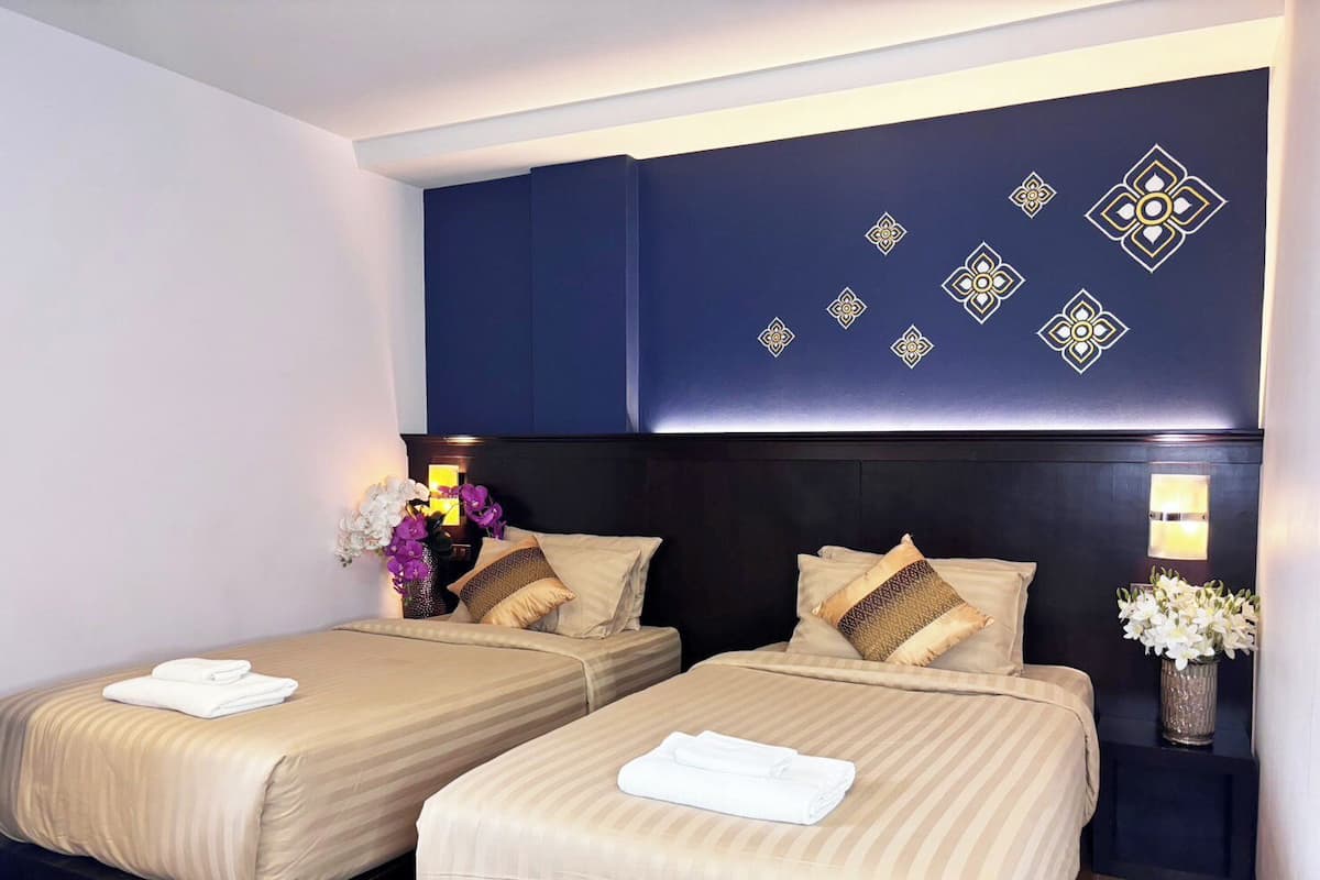 Superior Twin Room, 2 Twin Beds, Non Smoking | Desk, blackout drapes, free WiFi, bed sheets