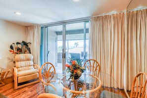 Interior - Tranquil tropical retreat with pool, hot tub, and golf nearby (Lahaina)
