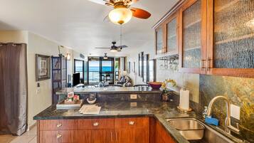 Peti sejuk, ketuhar gelombang mikro, ketuhar, dapur