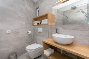 Camera Deluxe con letto matrimoniale o 2 letti singoli, 1 letto matrimoniale o 2 letti singoli | Lavandino