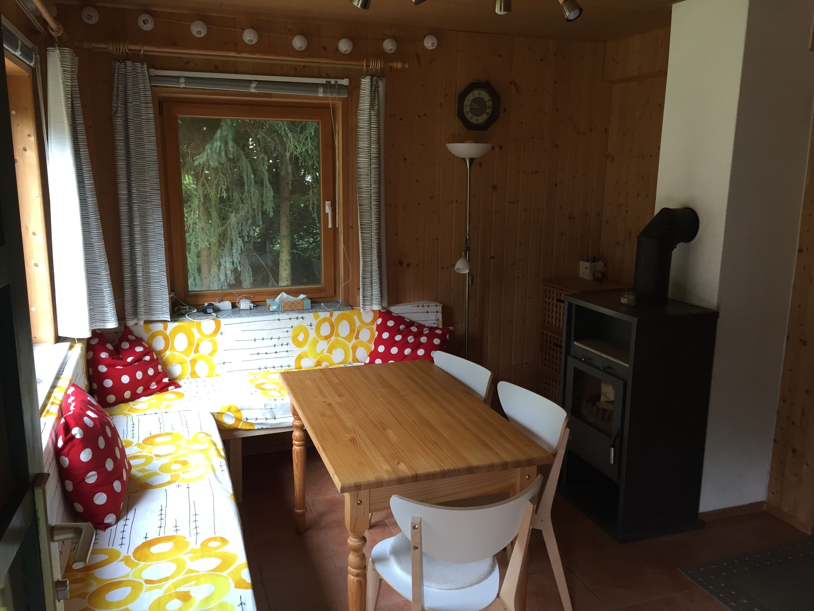 Family House, 3 Bedrooms, Non Smoking, Garden View | In-room dining
