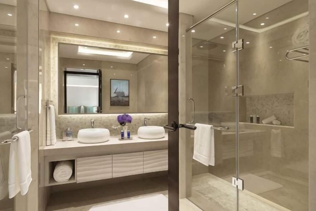 Baño | Regadera, amenidades de baño gratuitas, secadora de cabello, batas