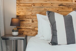 River Deluxe Suites (1) | Egyptian cotton sheets, premium bedding, in-room safe