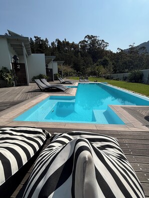 Outdoor pool, pool umbrellas, sun loungers - A Riverbed Guesthouse (Swellendam)