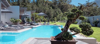 A Riverbed Guesthouse