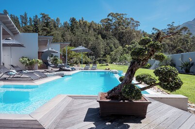 A Riverbed Guesthouse