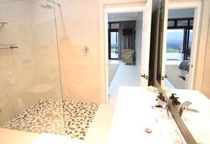 Room, Mountain View (King) | Bathroom | Separate tub and shower, hair dryer - Curry's Post Bed and Breakfast (Curry's Post)