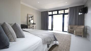 In-room safe, free WiFi