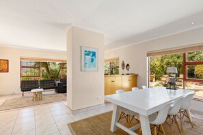 Interior - Hout Bay Hilltop - In Cape Town (Hout Bay) (Cape Town)