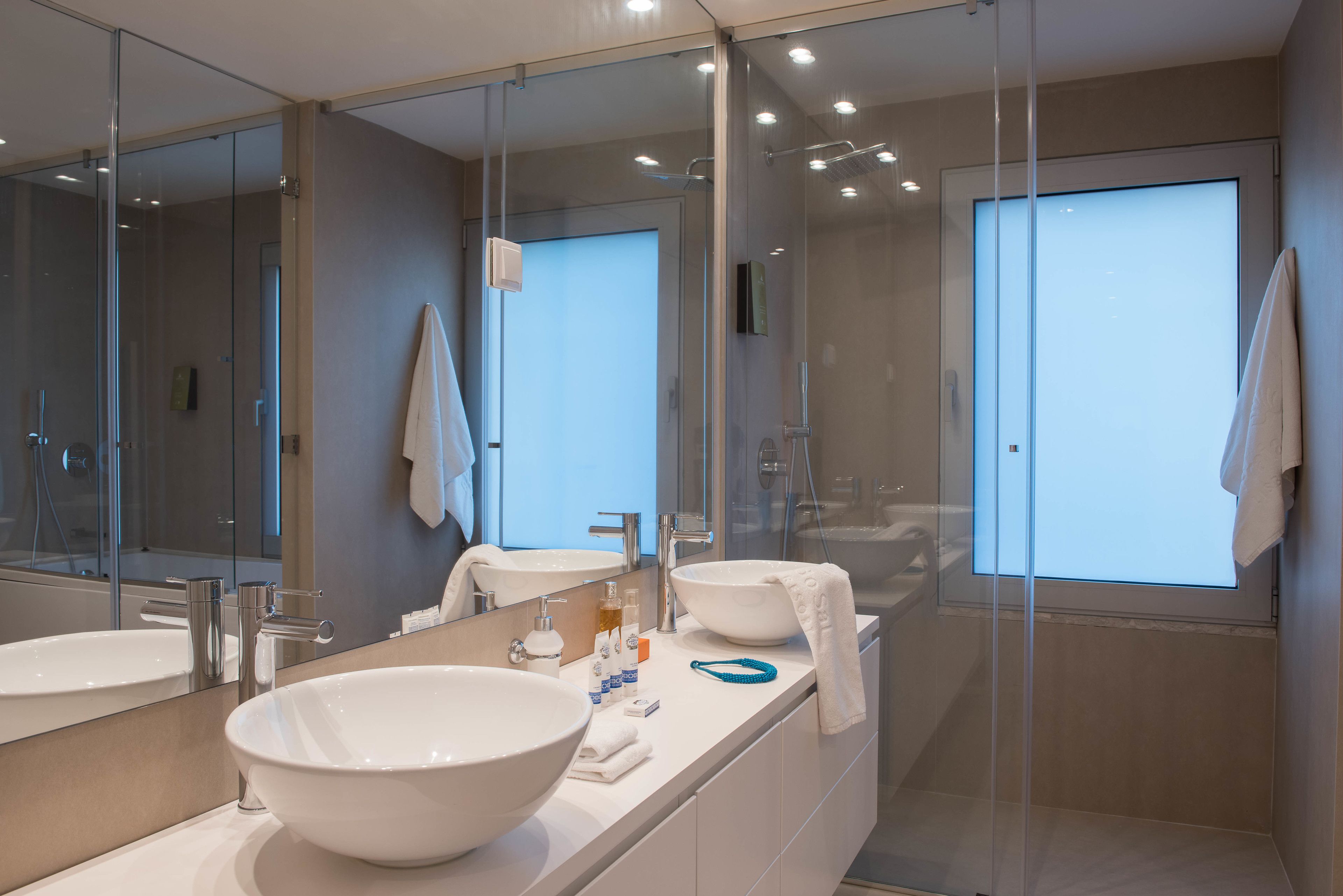 premium apartment, 3 bedrooms, terrace | bathroom | shower, hair dryer, bathrobes, slippers