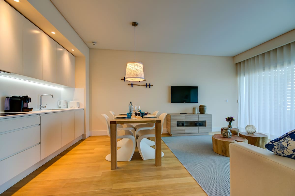 2 bedrooms, in-room safe, laptop workspace, soundproofing