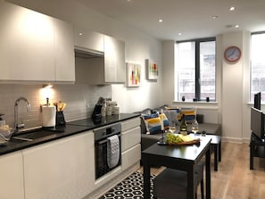 Fridge, microwave, stovetop, dishwasher