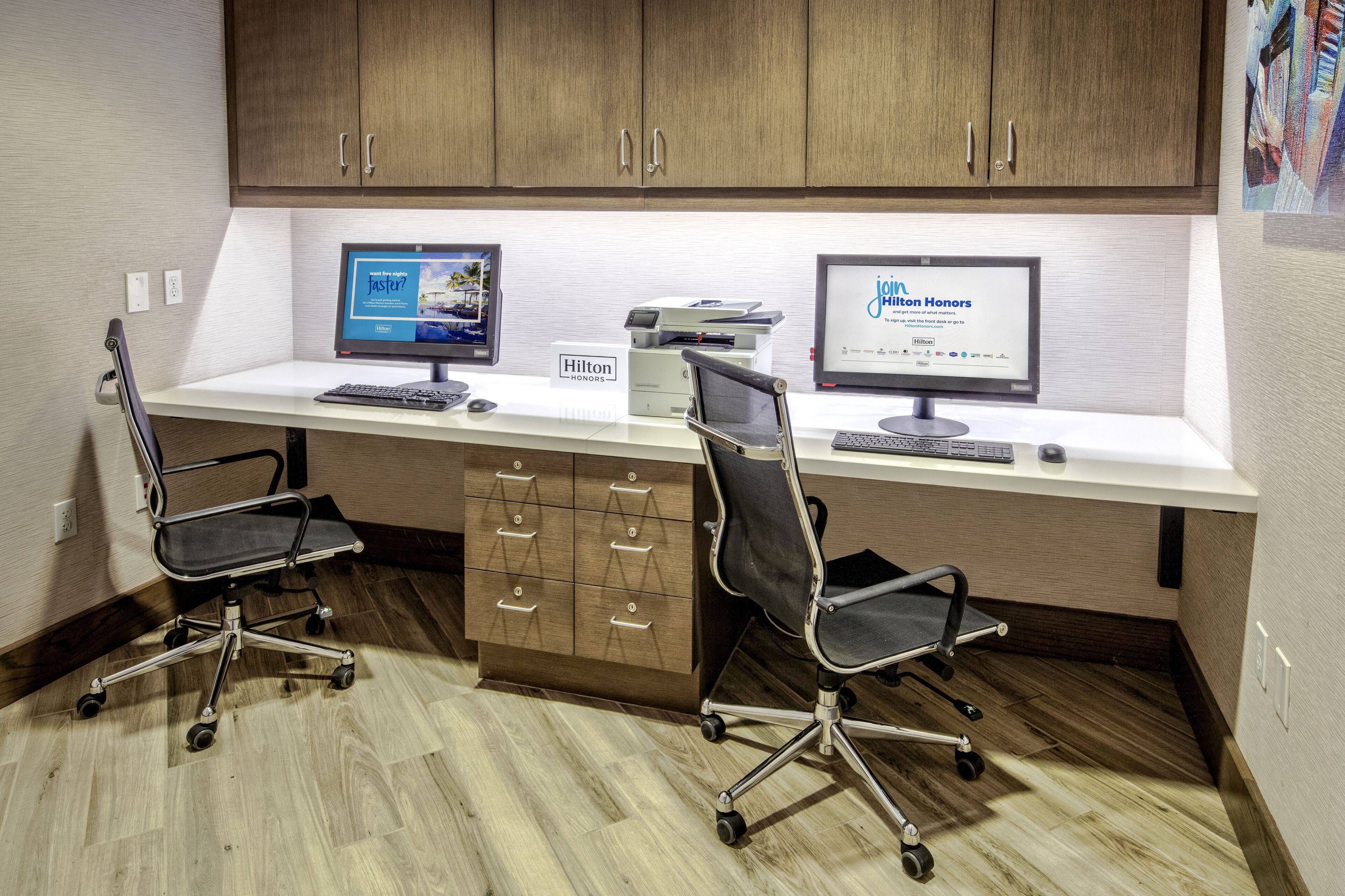 studio, 1 king bed, accessible, bathtub | business centre