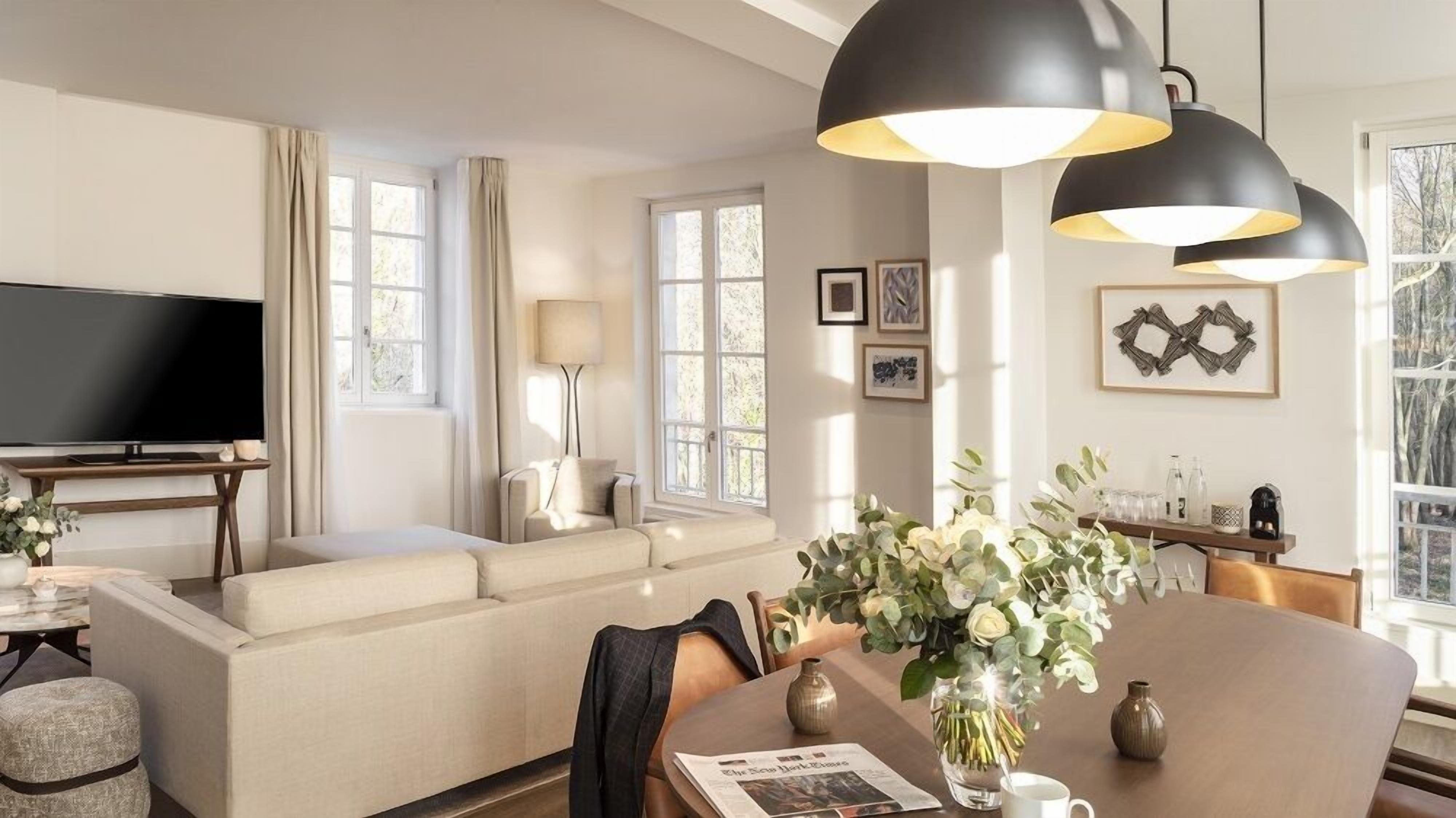 luxury suite | living area | flat-screen tv, toys