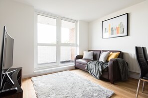 Apartment, 2 Schlafzimmer, Nichtraucher, Blick auf den Innenhof | Wohnzimmer | Flachbildfernseher, Netflix, DVD-Player