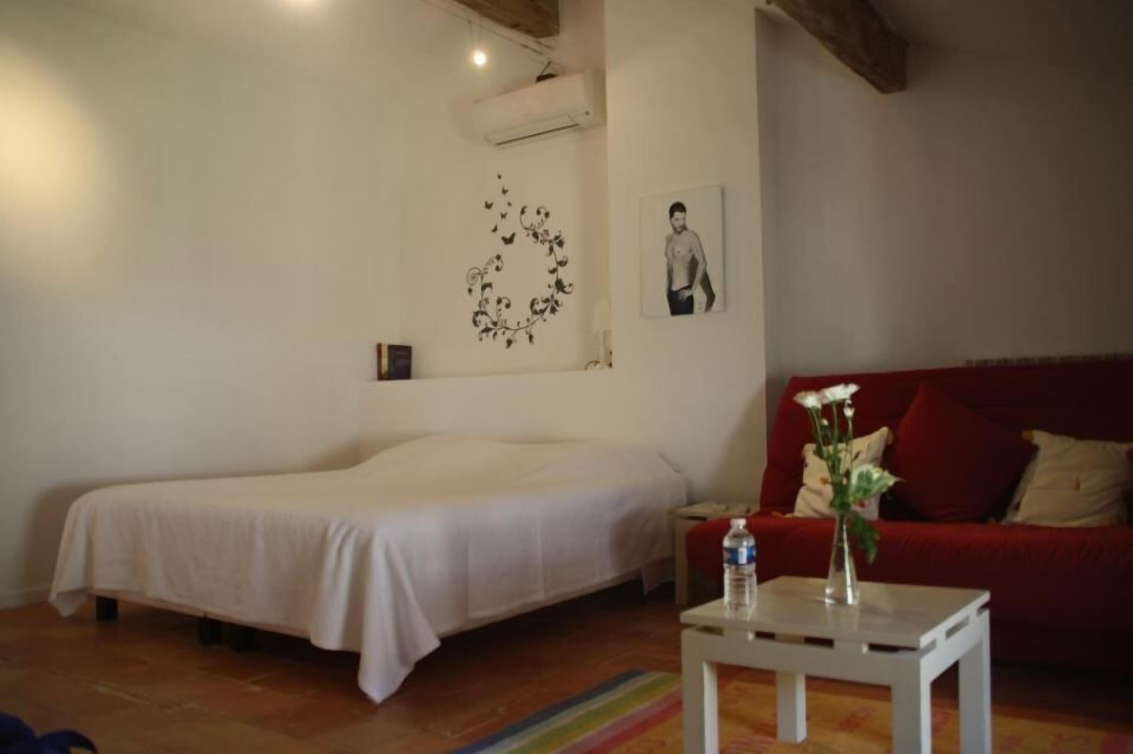 Bàn, phòng cách âm, bàn ủi/dụng cụ ủi quần áo 