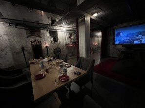 Flat-screen TV - Carli's Base Camp (Friedrichshafen)