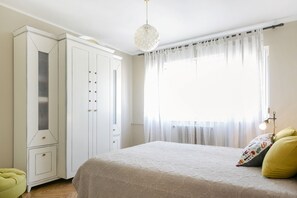 1 bedroom, premium bedding, desk, laptop workspace - Belgrade Center Apartment III (Belgrade)