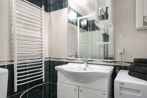 Deluxe Apartment, Garden View | Bathroom | Shower, free toiletries, hair dryer, towels - Belgrade Center Apartment III (Belgrade)