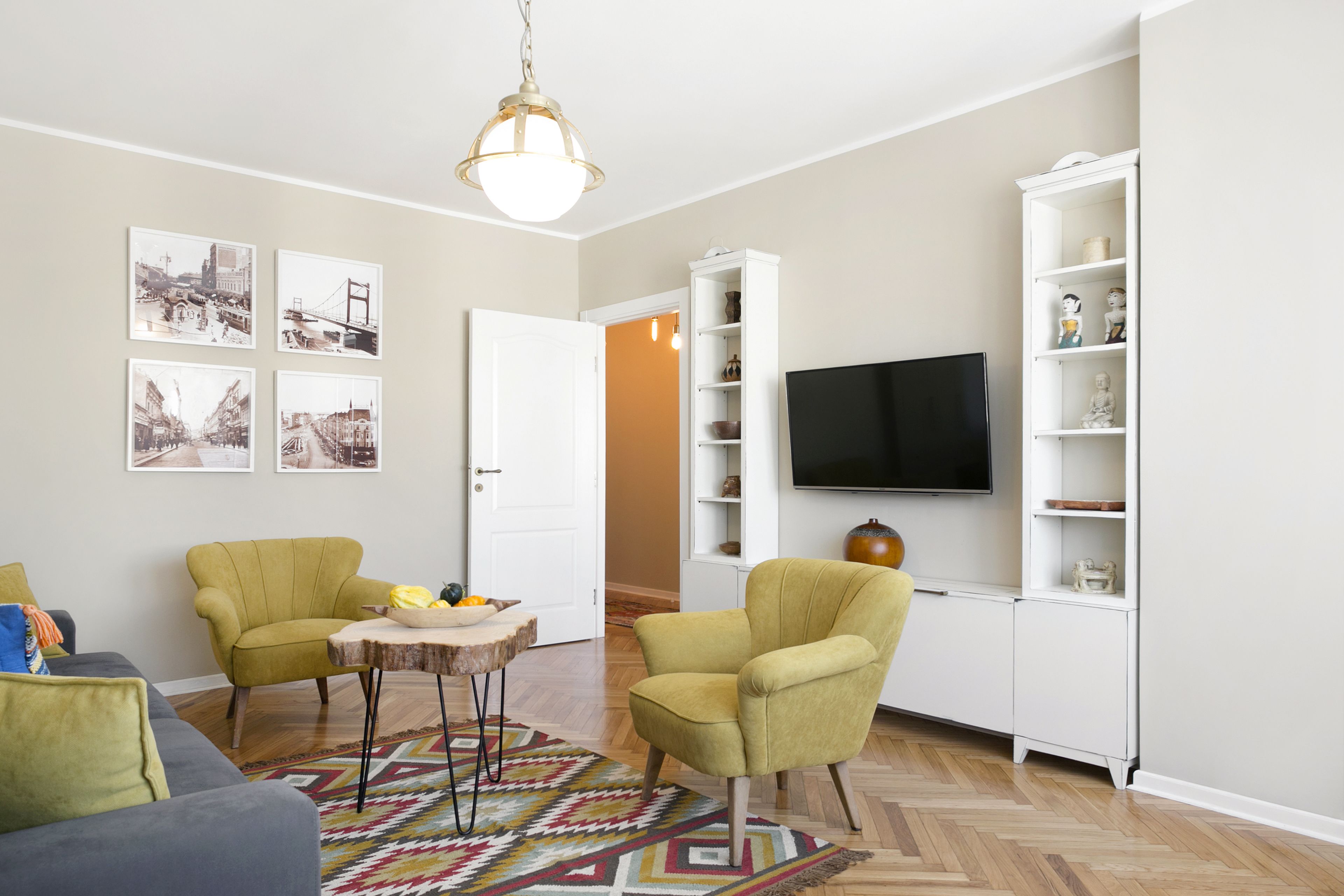 Deluxe Apartment, Garden View | Living room | Flat-screen TV, offices