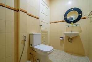 3-Bedroom Villa with Private Pool | Bathroom | Shower, free toiletries, towels - Blue Sky Pool Villa (Hua Hin)