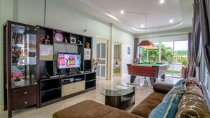 3-Bedroom Villa with Private Pool | 거실 공간