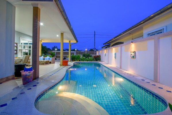 Outdoor pool - Blue Sky Pool Villa (Hua Hin)