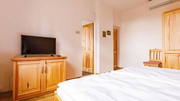 Kamar Double Klasik, 1 Tempat Tidur Double (A1) | 2 kamar tidur, meja kerja, Wi-Fi gratis, dan seprai linen