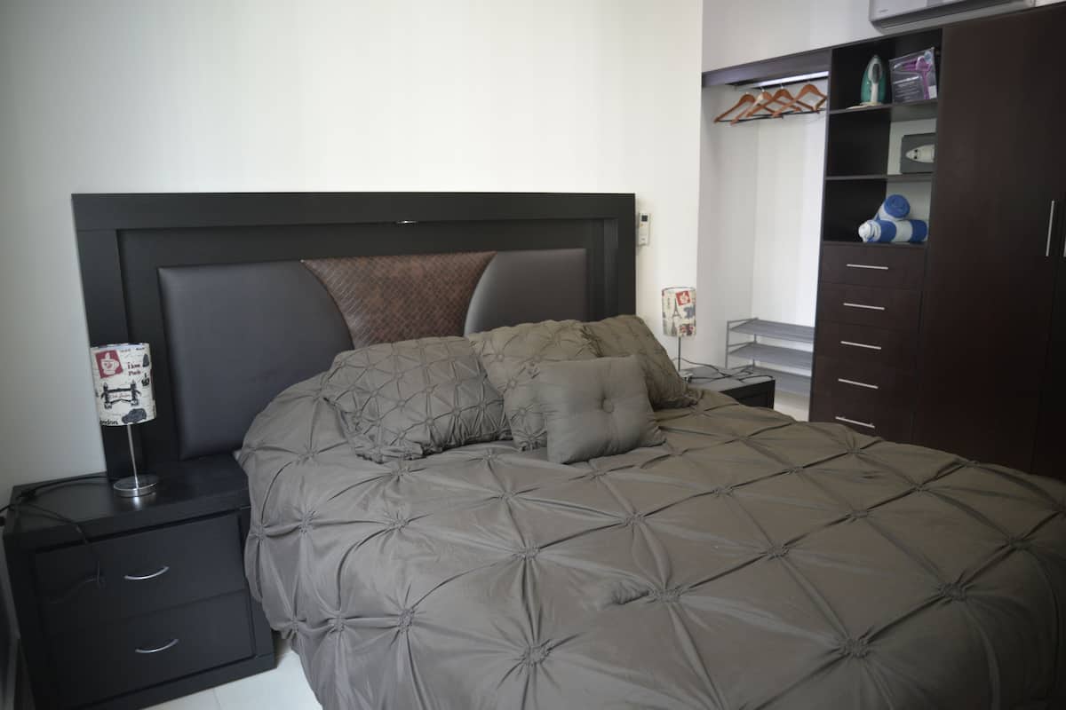 1 chambre, literie de qualité supérieure, couette en duvet d'oie