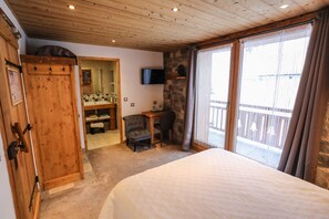 Habitación doble, junto a la montaña | Ropa de cama de alta calidad y decoración individual