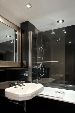 Double Room, Ensuite | Bathroom - Broad Leys (Aylesbury)