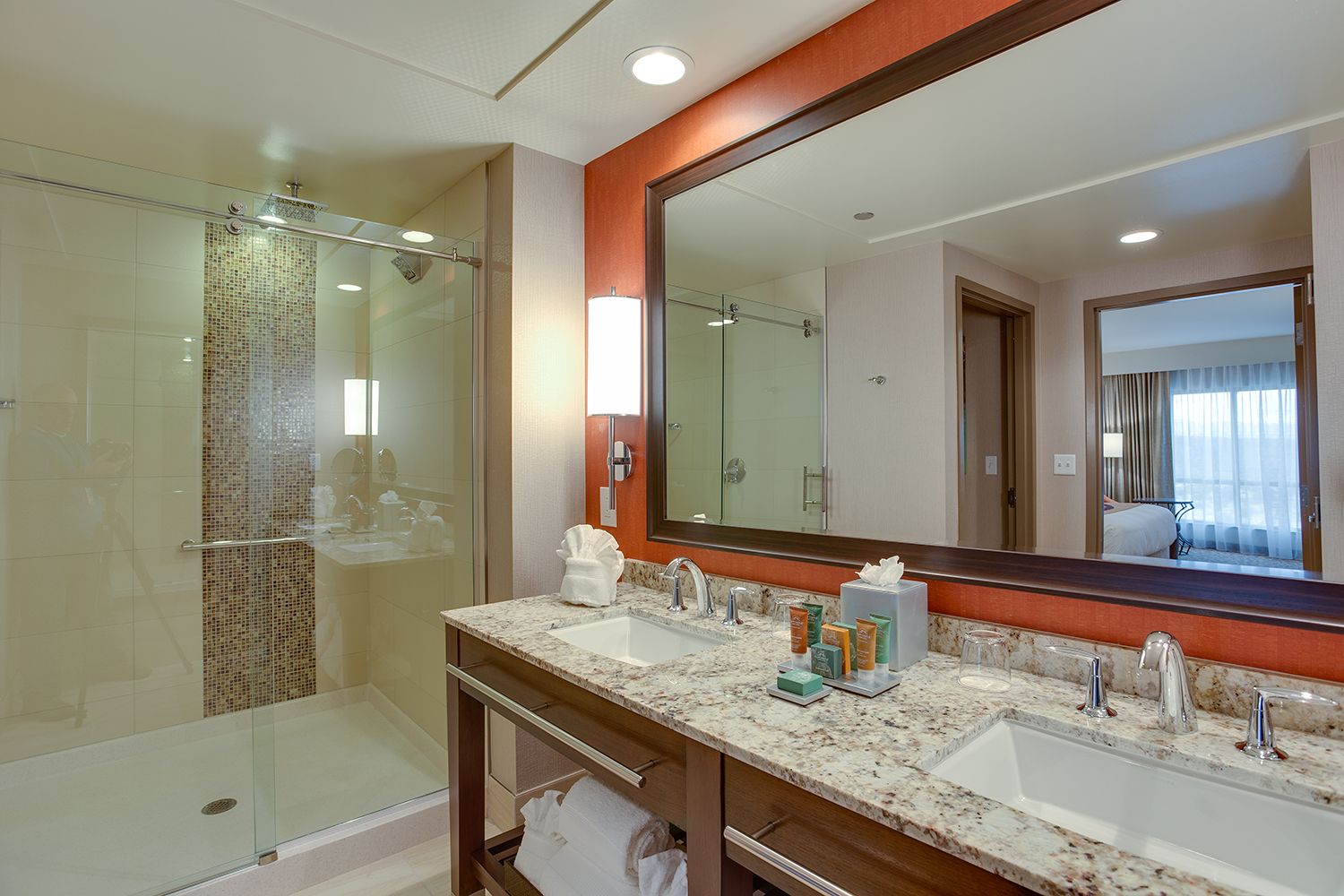 free toiletries, towels