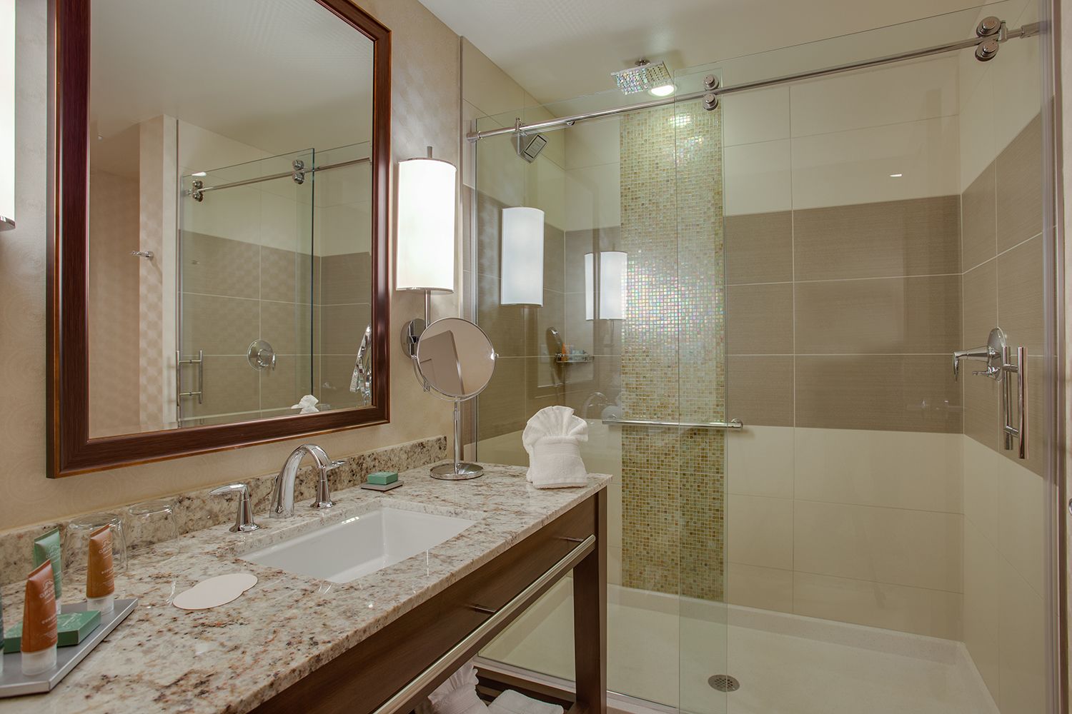 free toiletries, towels