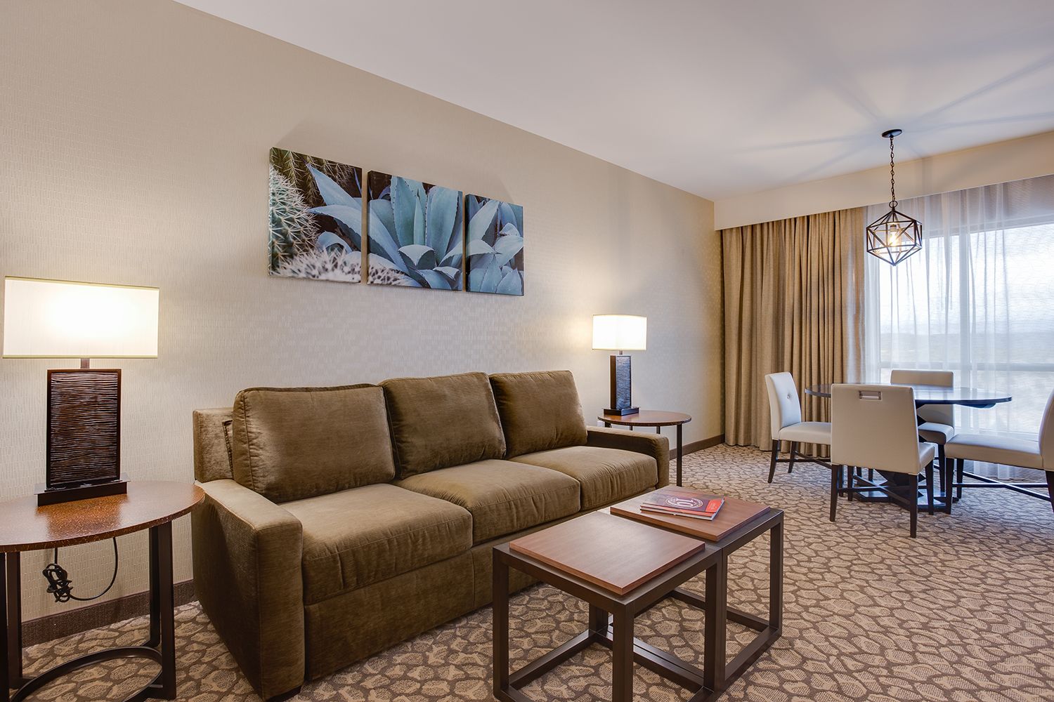 ห้องสวีท, เตียงคิงไซส์ 1 เตียง และโซฟาเบด (Executive King Suite) | ตู้นิรภัยในห้องพัก, เตารีด/โต๊ะรีดผ้า, ผ้าปูที่นอน