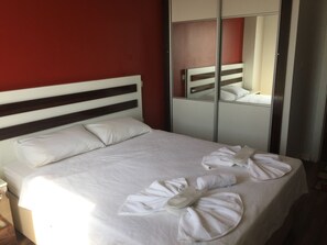 Desk, free WiFi, bed sheets - Tuyap Apartments (Istanbul)