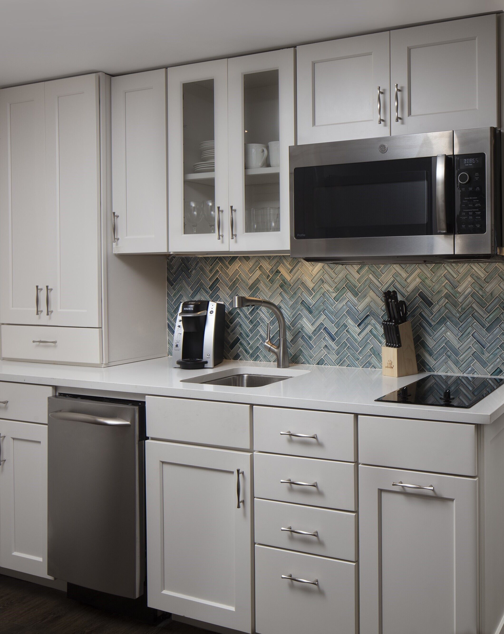 fridge, microwave, stovetop, dishwasher