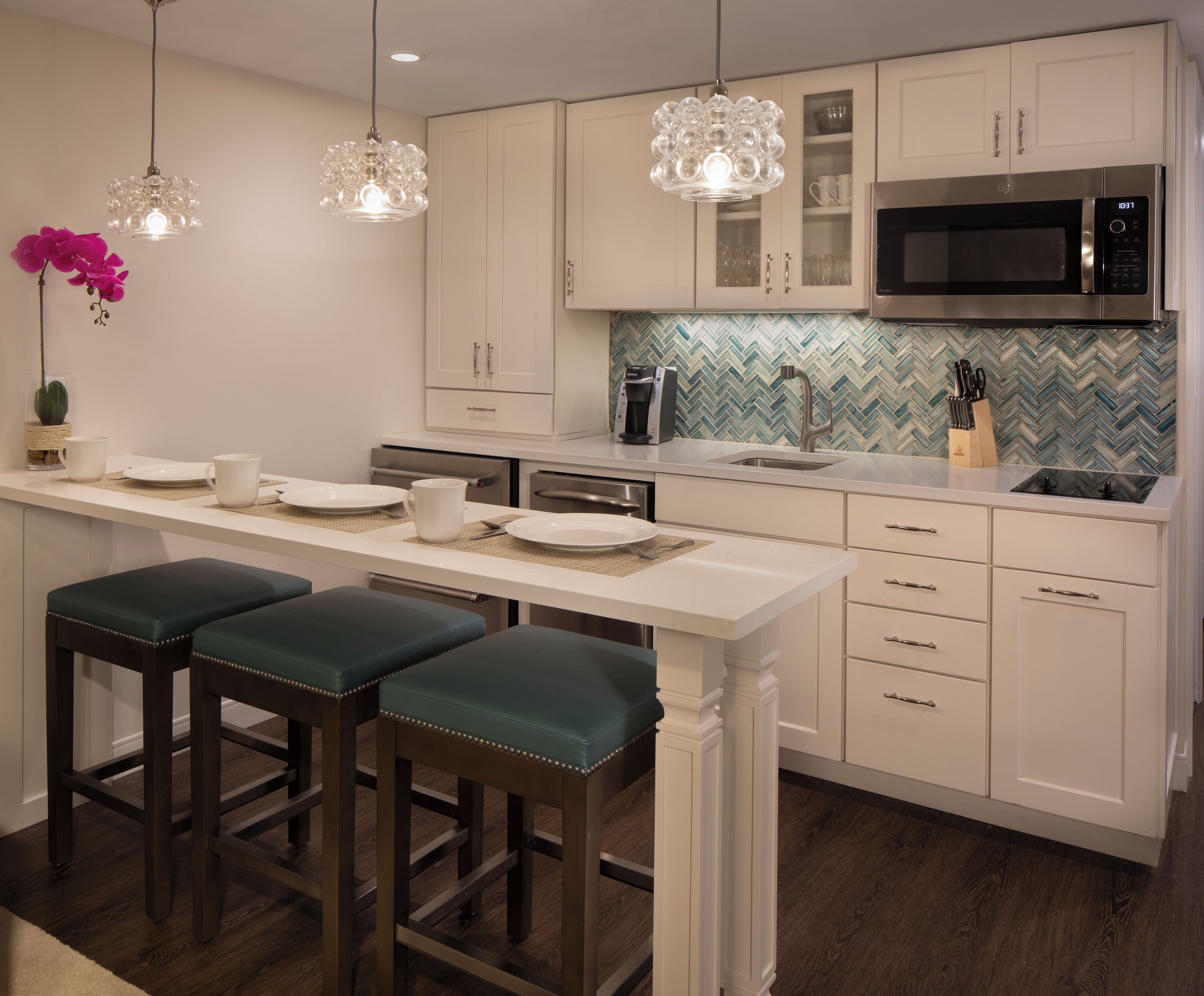 fridge, microwave, stovetop, dishwasher