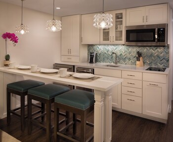 Fridge, microwave, stovetop, dishwasher at The Laureate Key West