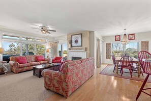 TV, fireplace, DVD player - Dune Time: Pet-Friendly, Private Spa, Spacious Wrap-Around Patio (Corolla)