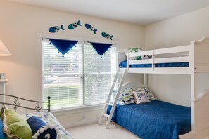3 bedrooms, iron/ironing board, WiFi, bed sheets - Dune Time: Pet-Friendly, Private Spa, Spacious Wrap-Around Patio (Corolla)