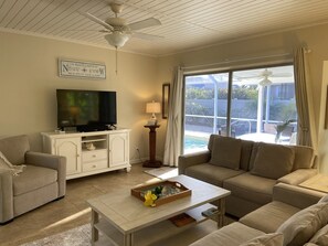 Smart-TV, DVD-spiller og stereoanlegg